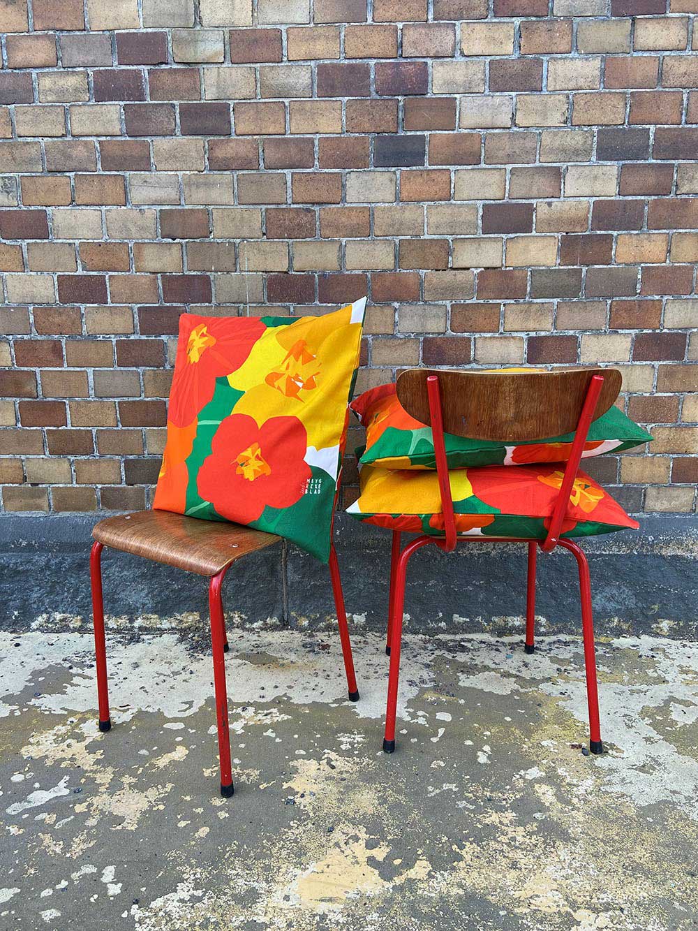 Stolar med designkuddar