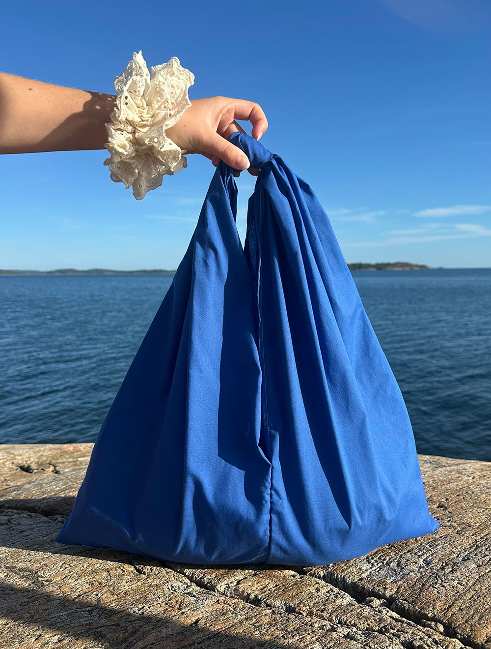 En blå påse