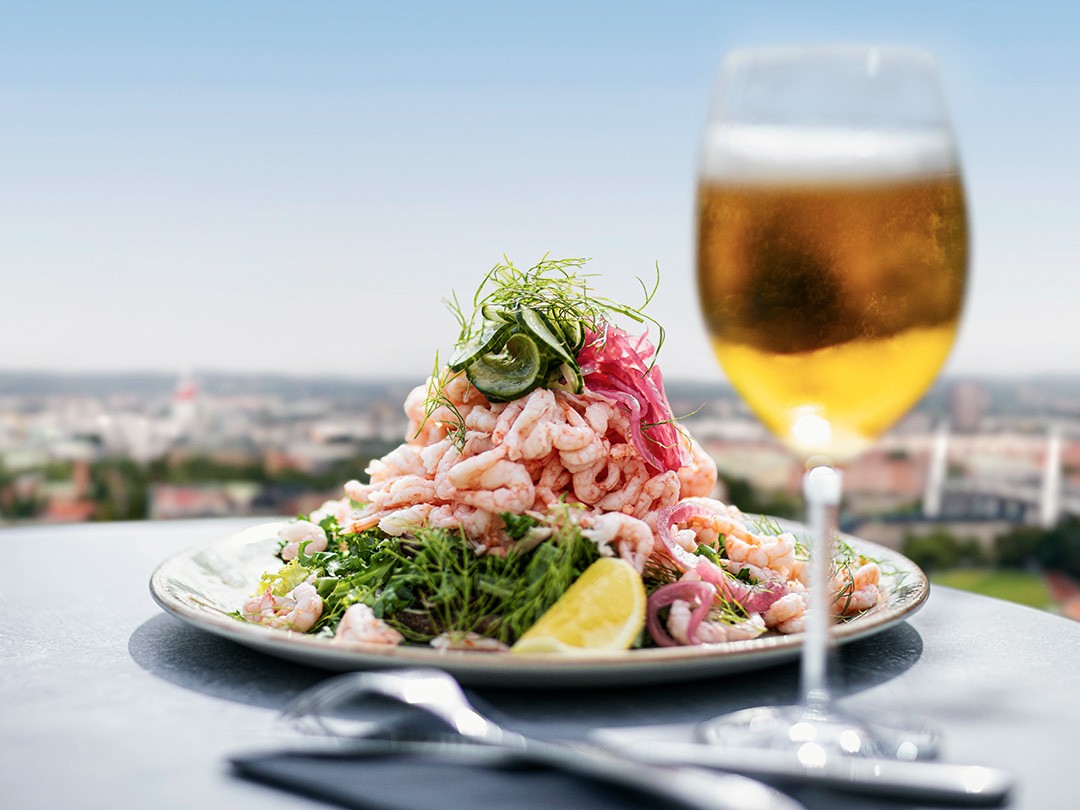 Familj som äter på Corner