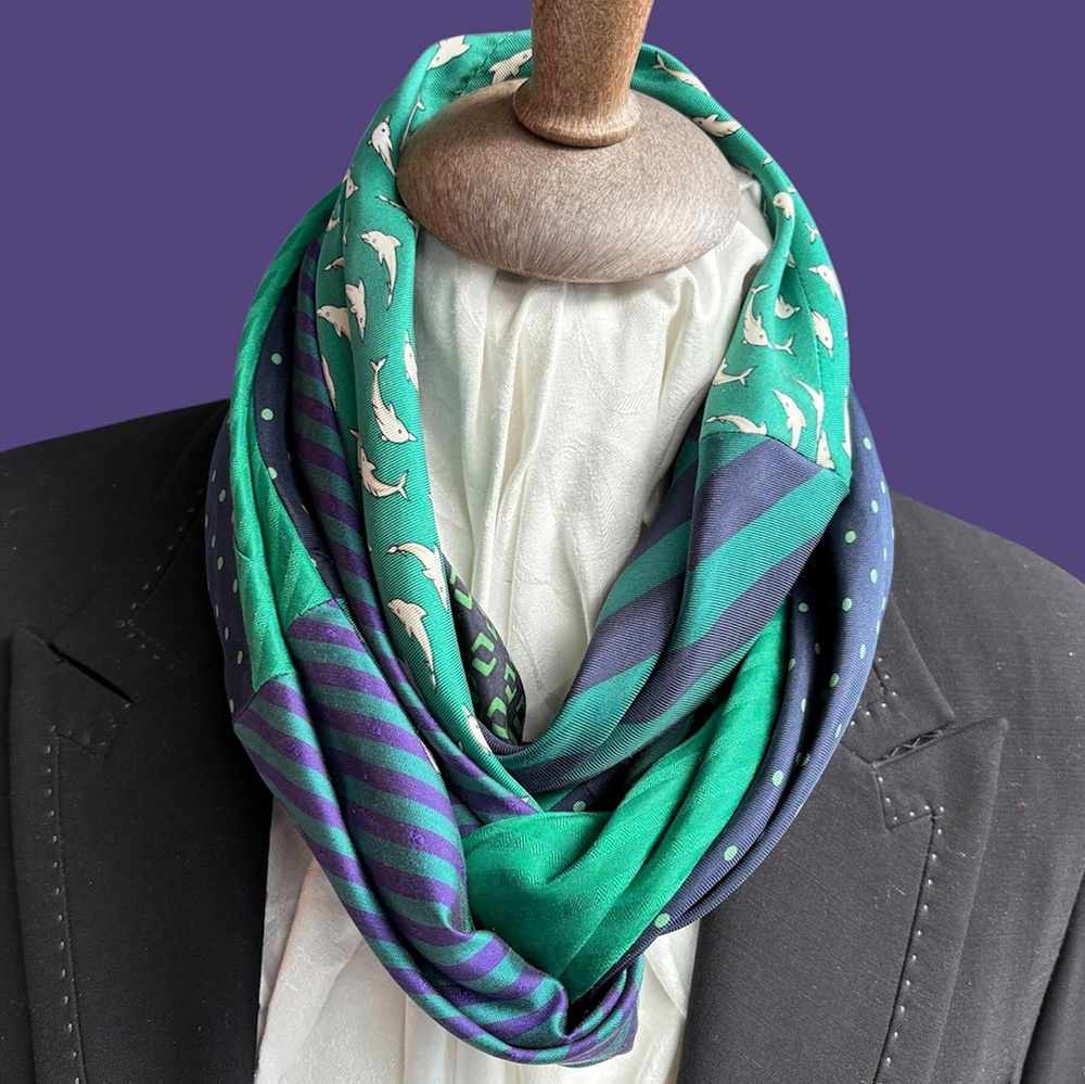 Anne Bohlin Zacharoff syr scarves av sidenslipsar.